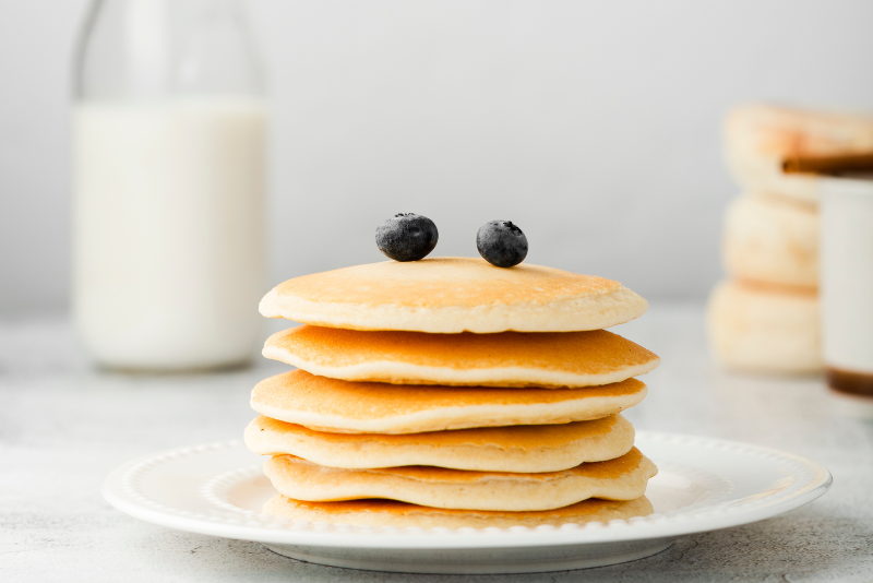 Blueberry Pancakes with Cream Sauce